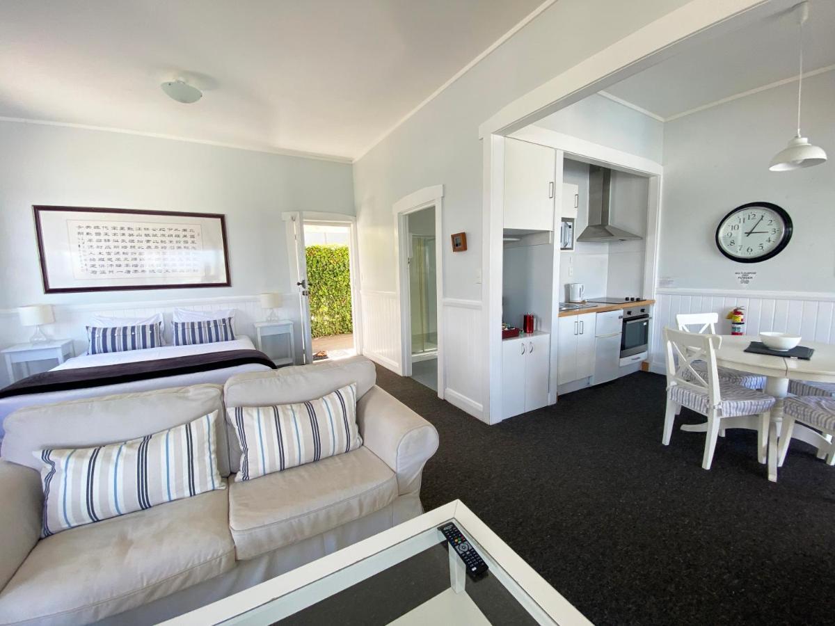 Mangonui Waterfront Apartments Boutique Hotel Extérieur photo
