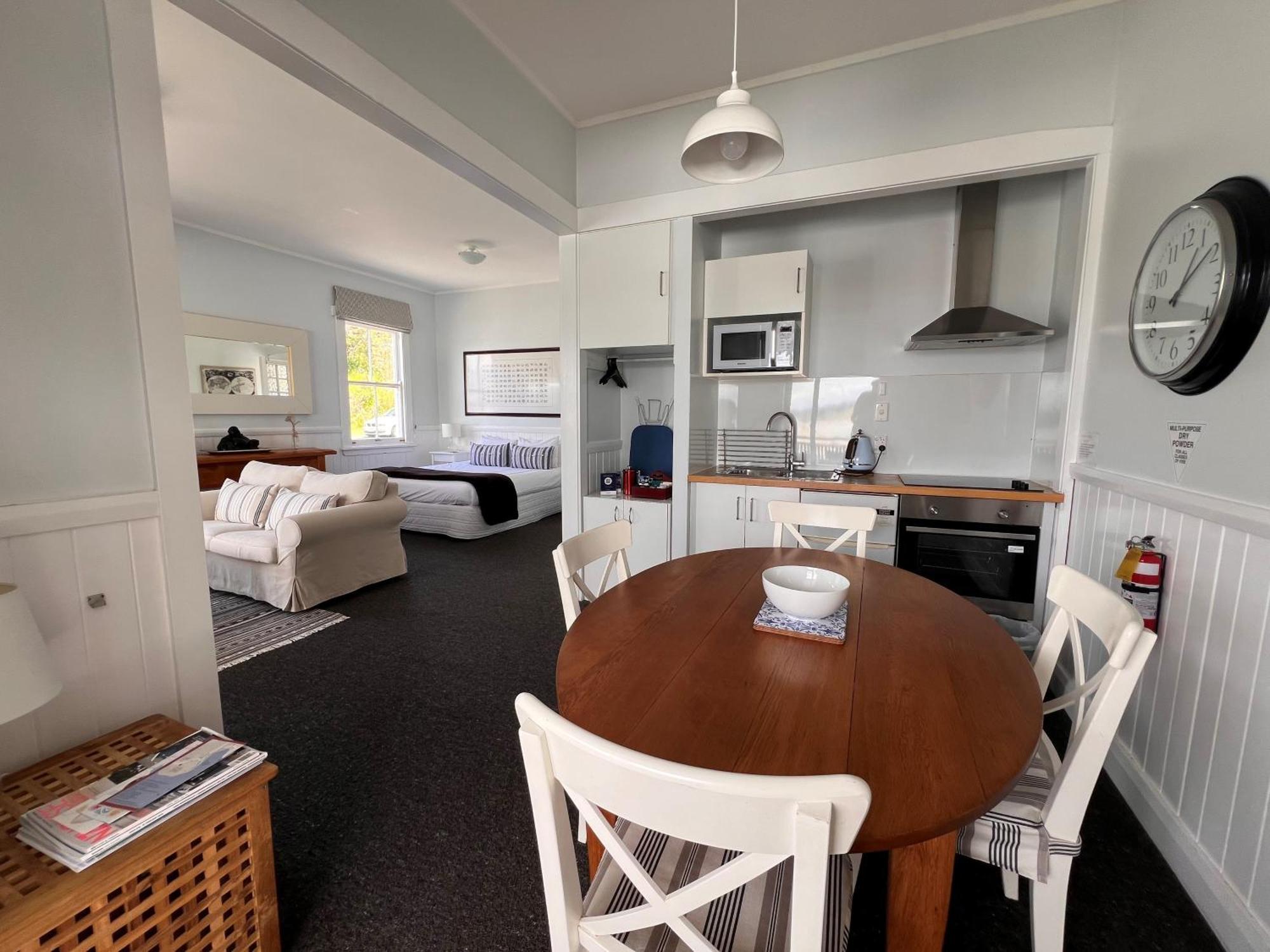 Mangonui Waterfront Apartments Boutique Hotel Extérieur photo