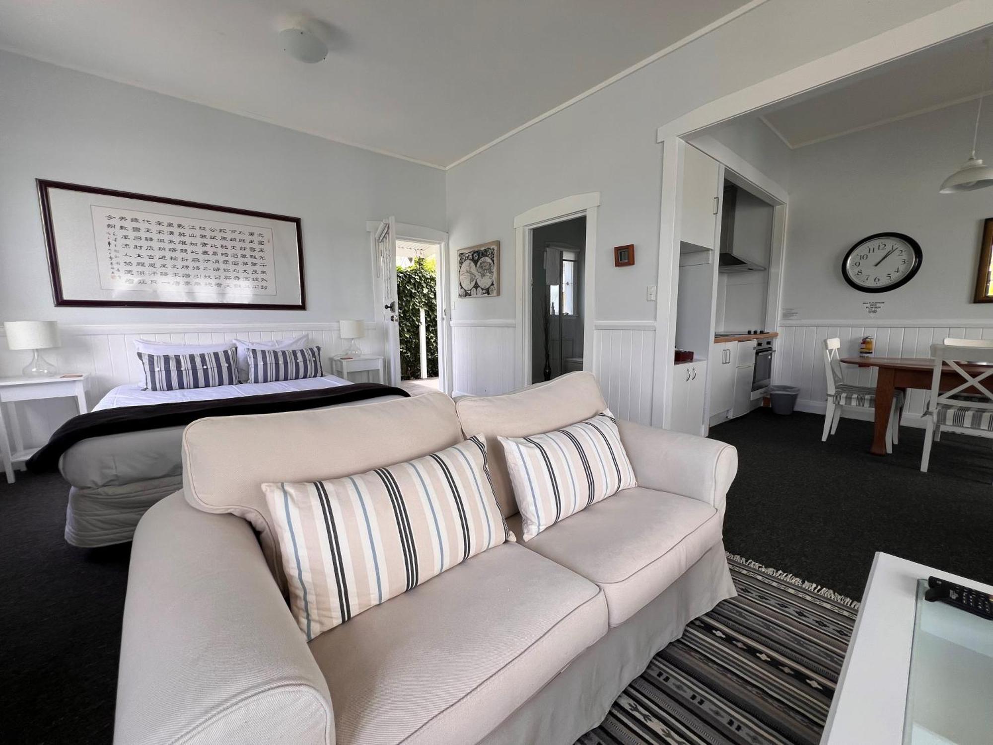 Mangonui Waterfront Apartments Boutique Hotel Extérieur photo