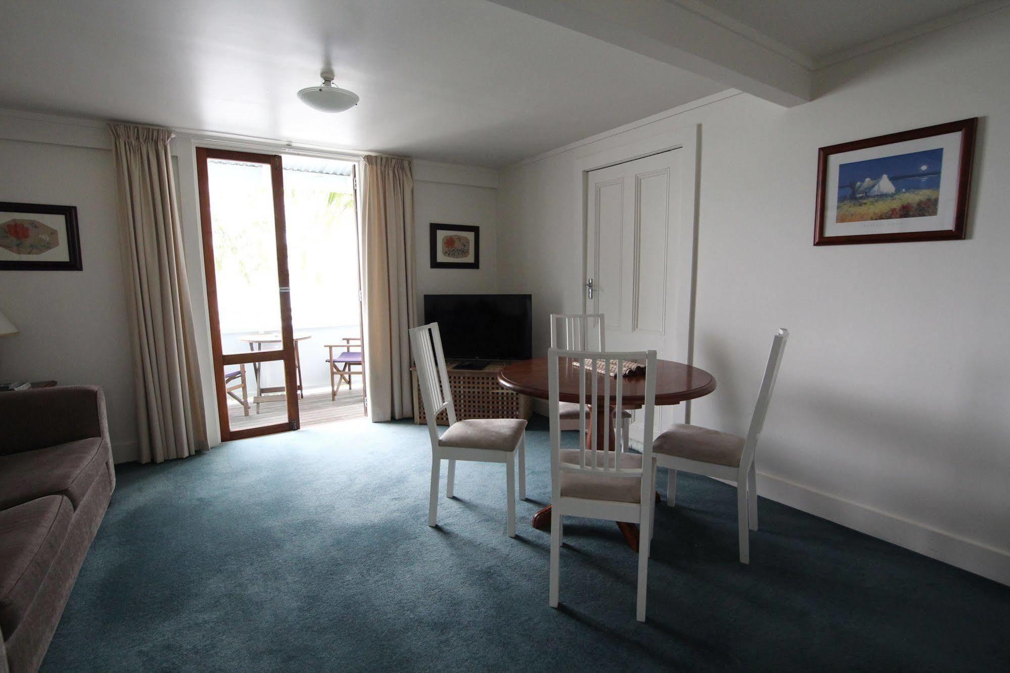 Mangonui Waterfront Apartments Boutique Hotel Extérieur photo