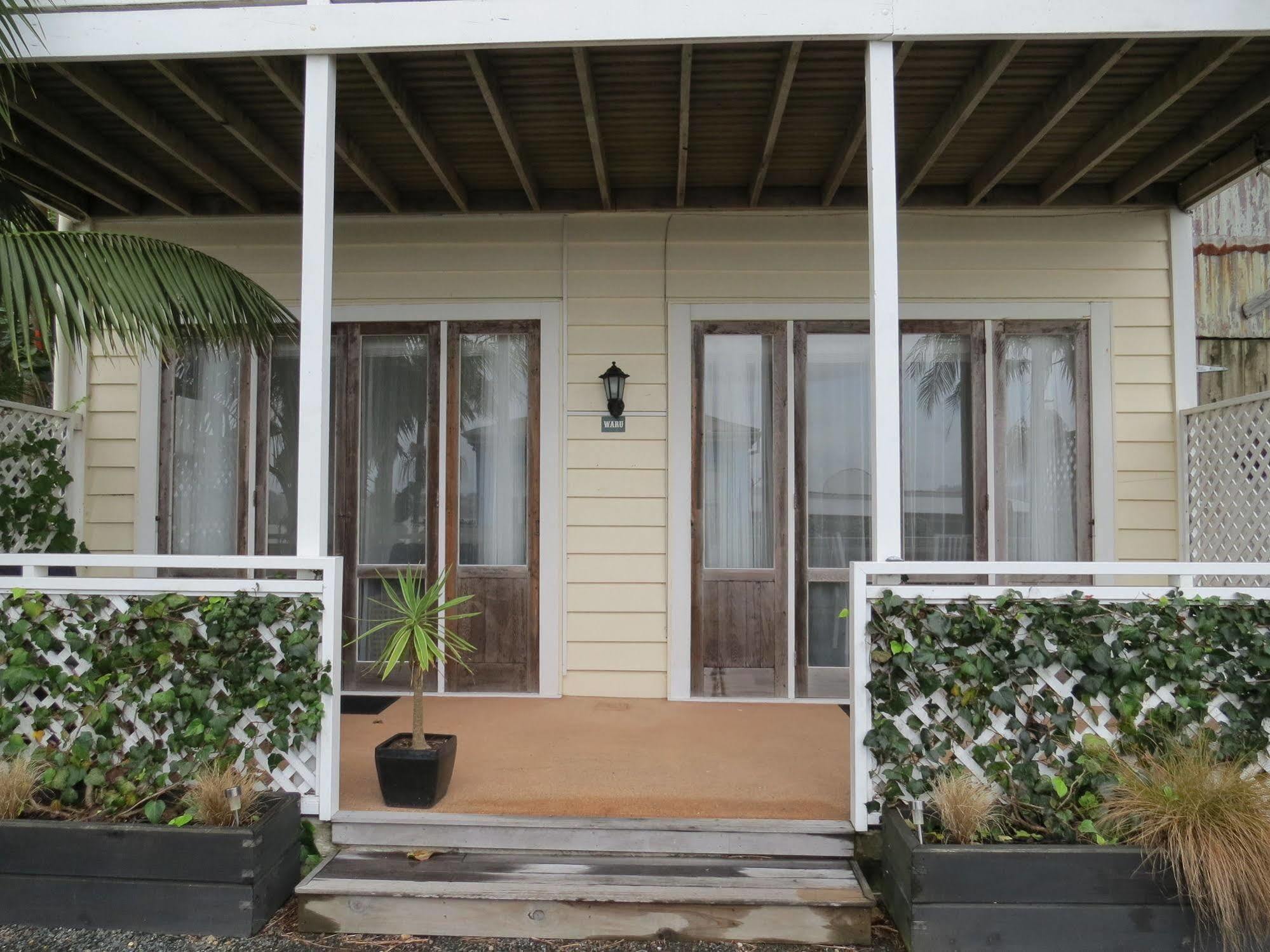 Mangonui Waterfront Apartments Boutique Hotel Extérieur photo
